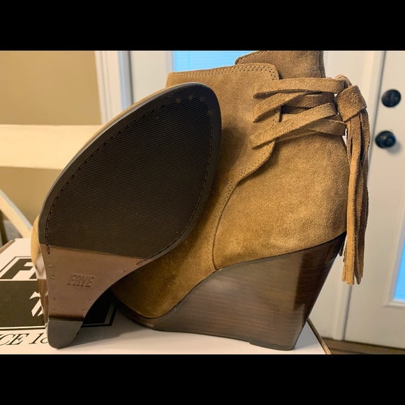 Frye size 9 1/2 cashew suede Cece Tassel booties - Picture 4 of 7